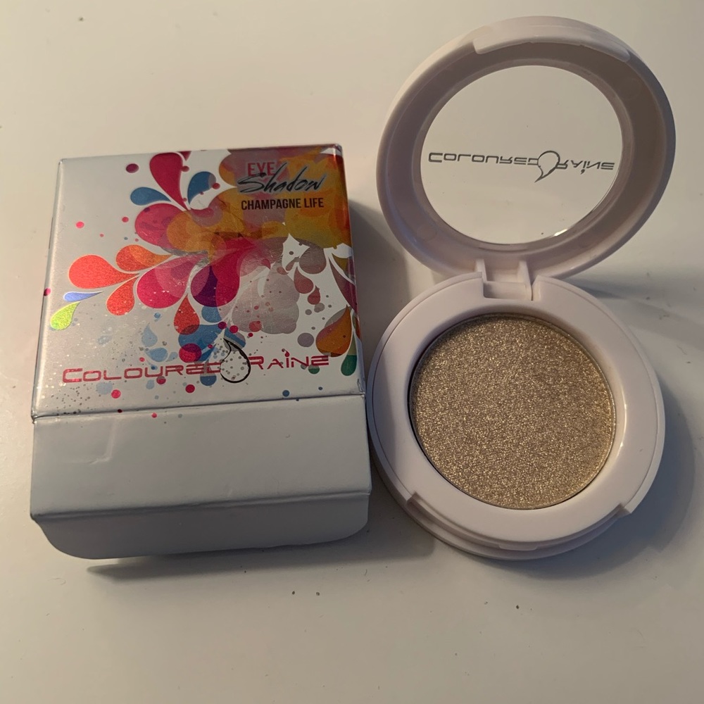 Champagne eyeshadow